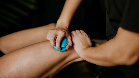 Masaż bańką silikonową – cupping na nogach – Termy Gorce